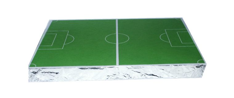 Voetbalveld met voetbal prikkers