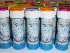 Bellenblaasflesjes met etiket beschuit met muisjes in blauw