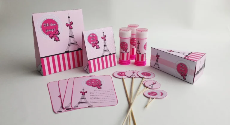 Traktatieset Parijs met doosjes, bellenblaas, kaartjes en prikkers in roze